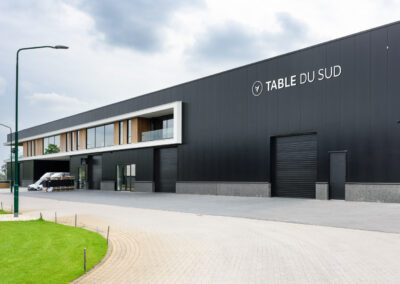 Bedrijfsdeuren van Deurtechnieken Brabant rondom de panden van Table du Sud in Heeze | Deurtechnieken.nl