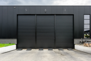 Industriele Bedrijfsdeur Umbra met beglazing | Deurtechnieken.nl