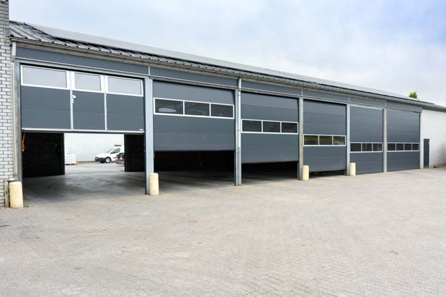 Industriele Bedrijfsdeur Umbra met beglazing | Deurtechnieken.nl