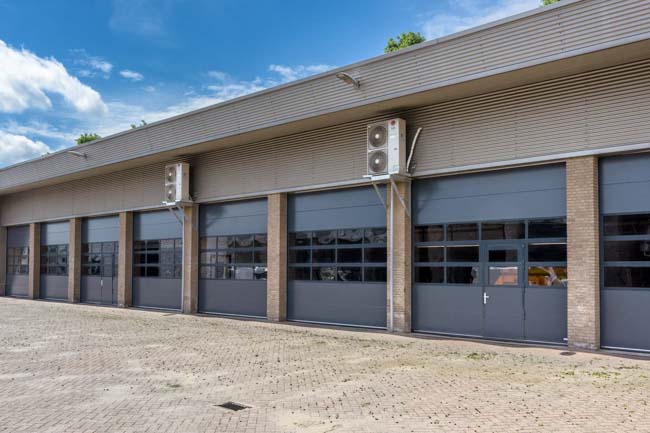 Industriele Bedrijfsdeur Umbra met beglazing | Deurtechnieken.nl